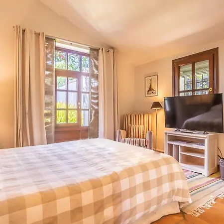 Mozart With 6 Bedrooms In Villa