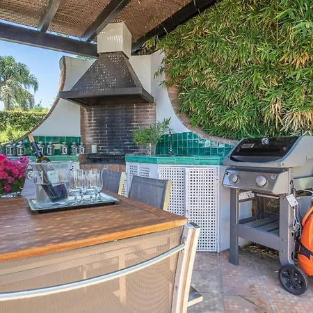 Mozart With 6 Bedrooms In Villa Marbella